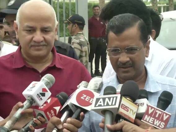 Arvind Kejriwal Gujarat Visit: गुजरात दौरे पर आए सीएम केजरीवाल और मनीष सिसोदिया ने की यह बड़ी घोषणा, बीजेपी पर साधा निशाना Arvind Kejriwal Gujarat Visit: गुजरात दौरे पर आए सीएम केजरीवाल और मनीष सिसोदिया ने की यह बड़ी घोषणा, बीजेपी पर साधा निशाना