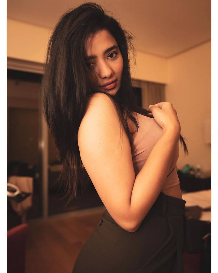 కేతికా శర్మ హాట్ ఫోటోస్  -Image Credit: Kethika Sharma/Instagram