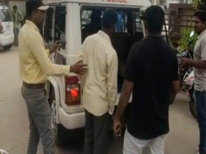 Gujarat Police foils self immolation attempt of farmer in Panchmahal know whole matter Gujarat News: गुजरात पुलिस ने बचाई एक किसान की जान, आत्मदाह के प्रयास को किया विफल, जानें- क्या है पूरा मामला