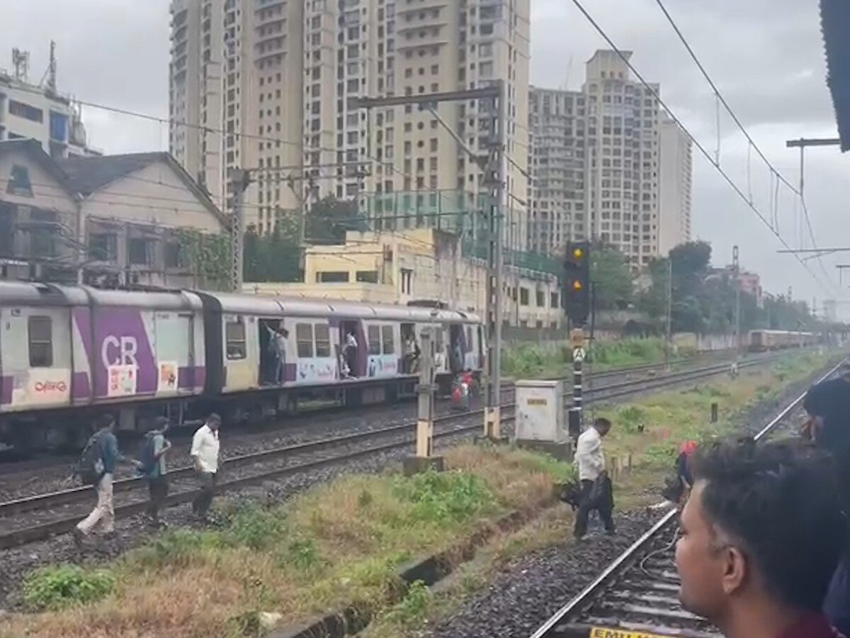 Mumbai Local : आठवड्याच्या पहिल्या दिवशी मुंबईकरांना मनस्ताप; मध्य रेल्वेची जलद मार्गावरील वाहतूक विस्कळीत