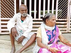 Wardha : थोरल्याने आई -वडिलांना घराबाहेर काढलं, धाकट्याने जिवंतपणीचं स्मशान दाखवलं;वर्ध्यात माणुसकीला काळीमा फासणारी घटना