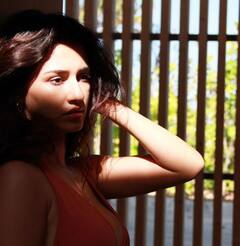 Disha Patani Pics: दिशा पाटनी ने Orange Monokini में शेयर की Sizzling तस्वीरें, देख फैंस हुए क्रेजी