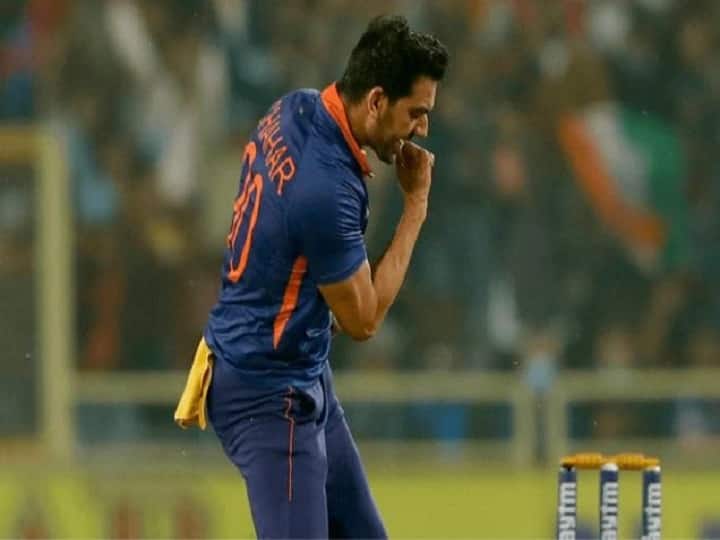 Former India fast bowler Lakshmipathy Balaji said that Deepak Chahar must be picked in the playing XI in the Asia Cup in the absence of Jasprit Bumrah and Mohammed Shami Asia Cup 2022: बुमराह और शमी की गैरमौजूदगी में दीपक चाहर को मिले प्लेइंग इलेवन में जगह- पूर्व भारतीय दिग्गज