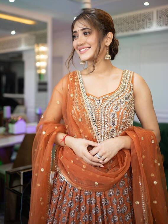 शिवांगी जोशी की खूबसूरती के कायल हो जाएंगे आप