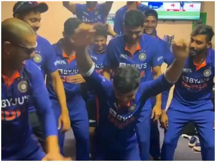 IND vs ZIM: Team India's explosive dance on Kala Chashma song, you will say after watching the video - wow bhai wow IND vs ZIM : ਕਾਲਾ ਚਸ਼ਮਾ ਗੀਤ 'ਤੇ ਟੀਮ ਇੰਡੀਆ ਦਾ ਧਮਾਕੇਦਾਰ ਡਾਂਸ, ਵੀਡੀਓ ਦੇਖ ਕੇ ਕਹੋਗੇ-ਵਾਹ ਭਾਈ ਵਾਹ