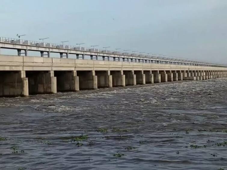 karur mayanur dam waterflow increased TNN கரூர் மாயனூர் கதவணைக்கு தண்ணீர் வரத்து சற்று அதிகரிப்பு