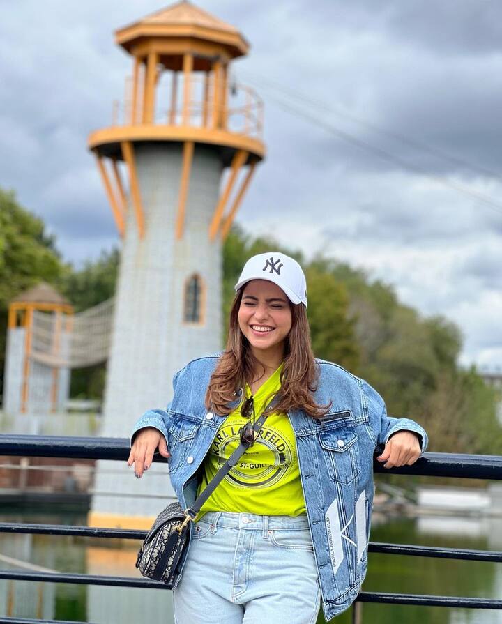 अर्थात, ती बऱ्याच काळापासून पडद्यापासून दूर आहे, परंतु असे असूनही, ती कोणत्या ना कोणत्या कारणाने चर्चेत असते. (फोटो:aamnasharifofficial/इंस्टाग्राम)