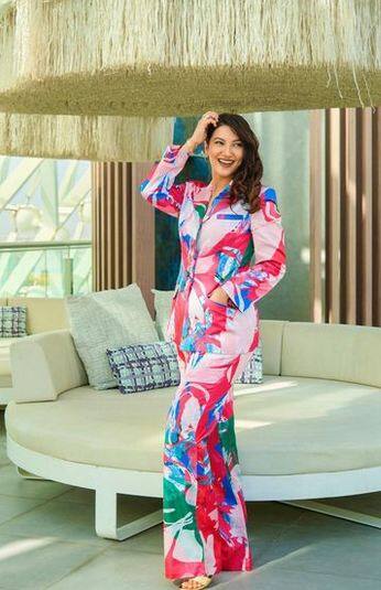 ਹਾਲਾਂਕਿ ਗੌਹਰ ਖਾਨ ਨੂੰ ਫਿਲਮ 'ਇਸ਼ਕਜ਼ਾਦੇ' ਤੋਂ ਪਛਾਣ ਮਿਲੀ। ਇਸ ਫਿਲਮ ਦੇ ਗੀਤ 'ਛੋਕਰਾ ਜਵਾਨ ਰੇ' ਅਤੇ 'ਝੱਲਾ ਵਾਲੇ' ਕਾਫੀ ਮਸ਼ਹੂਰ ਹੋਏ ਸਨ, ਜਿਸ 'ਚ ਗੌਹਰ ਦੇ ਡਾਂਸ ਨੇ ਅੱਗ ਲਗਾ ਦਿੱਤੀ ਸੀ। ਵੈੱਬ ਸੀਰੀਜ਼ 'ਤਾਂਡਵ' 'ਚ ਗੌਹਰ ਨੂੰ ਕਾਫੀ ਪਸੰਦ ਕੀਤਾ ਗਿਆ ਸੀ। ਇਸ ਤੋਂ ਇਲਾਵਾ ਉਹ 'ਬੇਗਮ ਜਾਨ' 'ਚ ਵੀ ਨਜ਼ਰ ਆਈ ਸੀ।