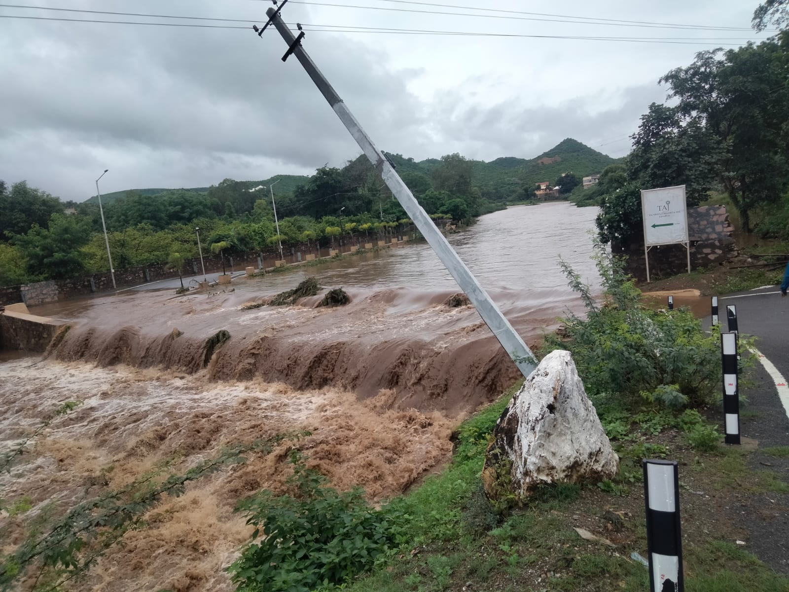 Udaipur Rain Update: उदयपुर में भारी बारिश की चेतावनी, माही बजाज डैम के सभी गेट खुले, निकाला जा रहा है इतना पानी