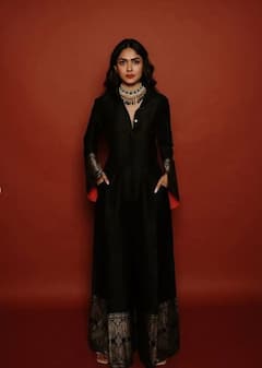 Mrunal Thakur Expensive Dresses: इतने महंगे कपड़े पहनती हैं मृणाल ठाकुर, एक-एक ड्रेस की कीमत जानकर उड़ जाएंगे होश