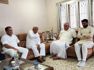 Gujarat Assembly Elections: વજુભાઈ વાળા સાથે આ દિગ્ગજ નેતાએ બંધ બારણે મુલાકાત કરતા રાજકારણ ગરમાયું