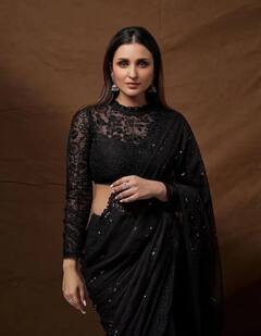 Celeb Look:લગ્નના ફંક્શનથી લઇને કૉકટેલ પાર્ટી સુધી, અપનાવો Parineetiનો આ દમદાર સાડી લૂક્સ