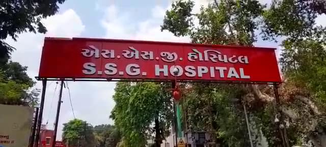 Vadodara : youngster found eye problem may drink liquor, man take treatment in SSG hospital Vadodara : દારૂના નશામાં વધુ એક યુવકની તબિયત લથડી, દેખાવાનું બંધ થતાં દોડી આવ્યો હોસ્પિટલ