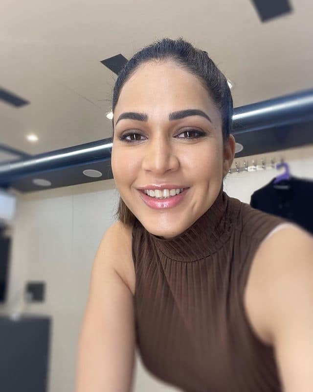 ఇందులో తన అమాయకపు లుక్స్ తో యూత్ ను ఆకట్టుకుంది ఈ బ్యూటీ.(Photo Courtesy: Lavanya Tripathi Instagram)