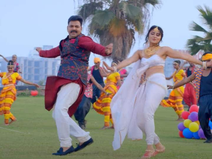 Pawan Singh and Garima Parihar mera bharat mahan Movie Song 2022 Garima Parihar ने अप्सरा बन Pawan Singh को बनाया कायल, सफेद लिबास में एक्ट्रेस की कातिल अदाओं ने किया फैंस को घायल