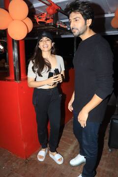 Kartik And Rashmika: शूट के बाद एक साथ स्पॉट हुए कार्तिक आर्यन और रश्मिका मंदाना, एक्ट्रेस ने दी क्यूट स्माइल