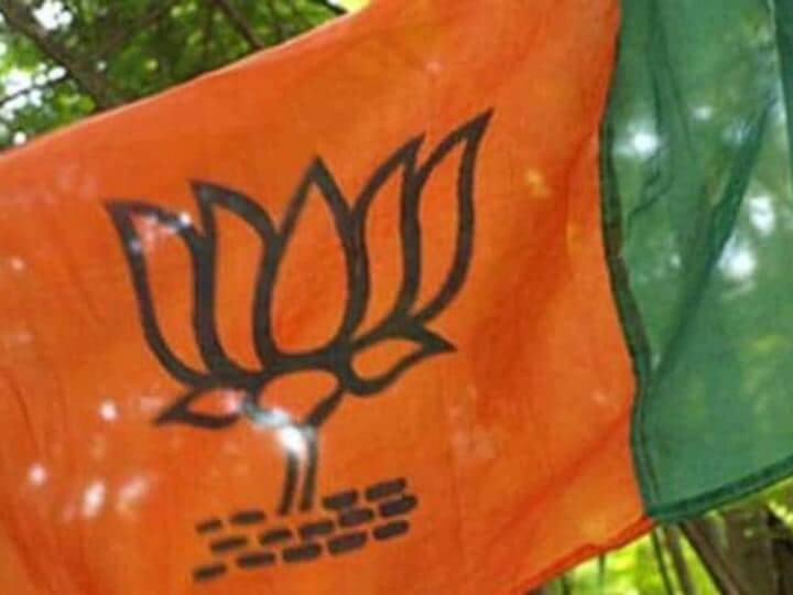 Gujarat Politics: गुजरात चुनाव से पहले कांग्रेस को बड़ा झटका, पूर्व विधायक महेंद्र सिंह बारैया ने थामा बीजेपी का दामन Gujarat Former Congress MLA Mahendra Singh Baraiya joins BJP ahead of Assembly elections Gujarat Politics: गुजरात चुनाव से पहले कांग्रेस को बड़ा झटका, पूर्व विधायक महेंद्र सिंह बारैया ने थामा बीजेपी का दामन