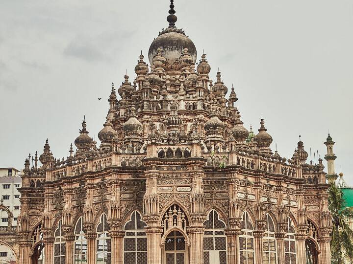 महाबत मकबरा घूमने का सबसे अच्छा समय: महाबत मकबरा घूमने का सबसे अच्छा समय नवंबर और फरवरी के बीच का है.