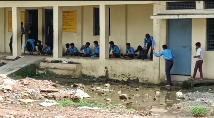 वही,घटना के बाद मौके पर पुलिस और प्रशासन की टीम पहुंच गया थी,जिसने तत्काल घायलों को निजी अस्पताल पहुंचाया और मामले की जांच शुरू कर दी.