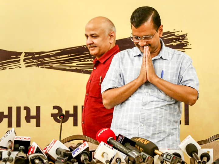 Gujarat Visit CM Arvind Kejriwal and Manish Sisodia will talk to youth regarding issue of education and employment Arvind Kejriwal in Gujarat: आज इन मुद्दों को लेकर लोगों के बीच जाएंगे CM केजरीवाल और मनीष सिसोदिया, युवाओं से करेंगे बातचीत