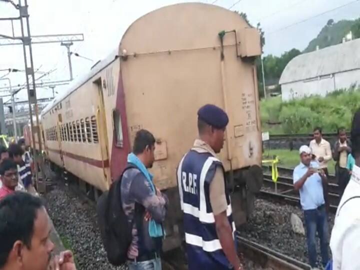 Major train accident averted at Dongargarh station, two bogies of Shivnath Express derailed, all passengers safe ann Chhattisgarh: यात्री सो रहे थे तभी पटरी से उतर गई शिवनाथ एक्सप्रेस की दो बोगियां, सभी सुरक्षित