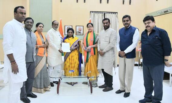 Telangana BJP Leaders Meet Governor: బండి సంజయ్ అరెస్ట్ పై గవర్నర్ ను కలిసిన బీజేపీ నాయకులు | DNN