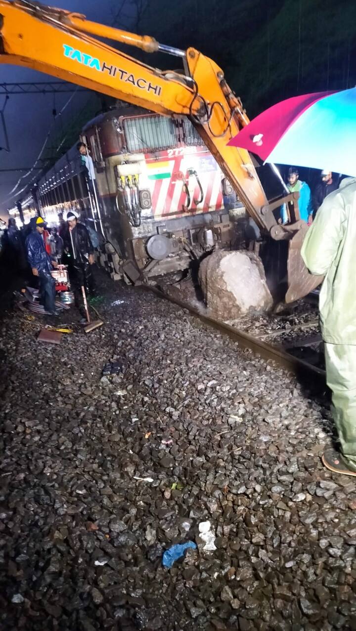 सुदैवाने या इंजिनला बोगी नव्हत्या. त्यामुळे यात कोणतीही जीवितहानी झाली नाही.