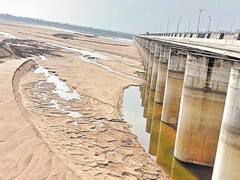 అన్నారం బ్యారేజీ వద్ద  ఇసుకమేట- ఆగమైతున్న అధికారులు! 