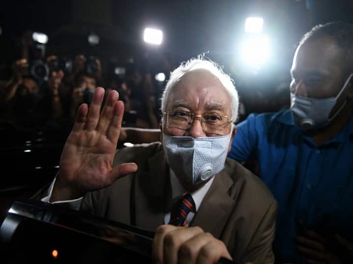 Malaysia top court ordered former prime minister Najib Razak 12-year prison sentence 1Malaysia Development Berhad 1MDB Tengku Maimun Tuan Mat Malaysia's Top Court Upholds Ex-PM Najib's 12-Year Jail Sentence In 1MDB Scandal: Report