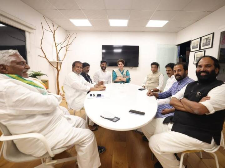 Telangana Congress Focus on Munugodu By Elections Congress Focus on Munugodu:మునుగోడు ఉపఎన్నికపై ప్రియాంక గాంధీ ఫోకస్- నెలాఖరుకు అభ్యర్థి ఖరారు!