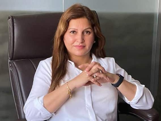 Sonali Phogat Biography | हार्ट अटैक से सोनाली की मौत, Bigg Boss और बंदूक से जुड़े विवादों में रहीं