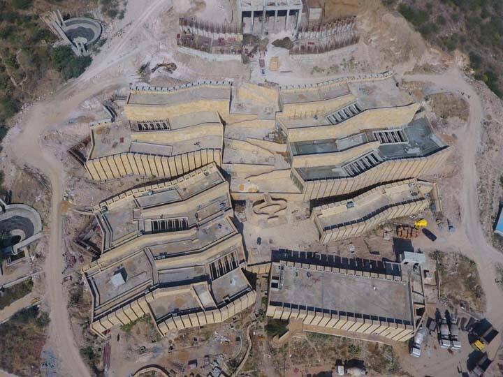 प्रधानमंत्री नरेंद्र मोदी 28 अगस्त को गुजरात के कच्छ में निर्मित 'स्मृति वन' जनता को समर्पित करेंगे. यह संग्रहालय 26 जनवरी, 2001 को कच्छ में भूकंप के दौरान अपनी जान गंवाने वाले लोगों को  श्रद्धांजलि है.