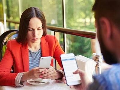 ਜੇਕਰ ਤੁਸੀਂ ਫੋਨ ਦੀ ਜ਼ਿਆਦਾ ਵਰਤੋਂ ਕਰਦੇ ਹੋ ਤਾਂ ਤੁਹਾਡੇ ਅੰਦਰ ਕਾਫੀ ਭੰਬਲਭੂਸਾ ਪੈਦਾ ਹੋ ਸਕਦਾ ਹੈ। ਰਿਸਰਚ ਮੁਤਾਬਕ ਬਿਨਾਂ ਕਿਸੇ ਕਾਰਨ ਫੋਨ ਦੀ ਲਗਾਤਾਰ ਵਰਤੋਂ ਤੁਹਾਡਾ ਮੂਡ ਖਰਾਬ ਕਰ ਦਿੰਦੀ ਹੈ।