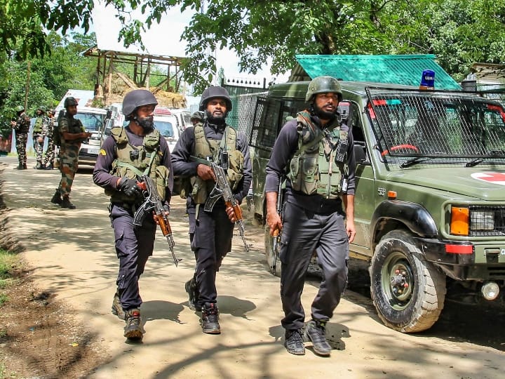 two terrorists killed in jammu kashmir anantnag encounter by security forces Anantnag Encounter: जम्मू-कश्मीर के अनंतनाग में सुरक्षाबलों का बड़ा एक्शन, मुठभेड़ में 2 आतंकवादी ढेर
