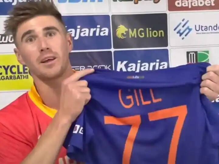 Zimbabwe Bowler Brad Evans Shows Shubman Gill Jersey At Press Conference IND Vs ZIM ODI Series IND vs ZIM: પ્રેસ કોન્ફરન્સમાં શુભમનની જર્સી લઈને પહોંચ્યો ઝિમ્બાબ્વેનો બોલર, આપ્યું પ્રસંશનીય નિવેદન