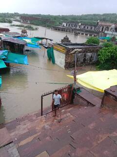 Bundi Flood: बूंदी में बाढ़ बारिश का कहर, सैलाब में फंसे लोगों को किया गया रेस्क्यू, SDRF की दो टीमें तैनात