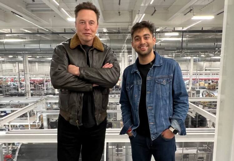 Pune Techie paranay pathole  Elon Musk Cheerleader Finally Gets To Meet Him Pune paranay pathole elon musk Meet:पोरानं करुन दाखवलं! पुण्यातील प्रणय पाटोळे इलॉन मस्क यांना भेटायला थेट पोहचला अमेरिकेत; ट्विटरवर झाली होती दोघांची दोस्ती