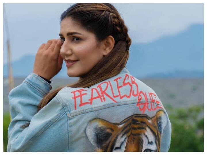 Arrest Warrant Issued Against 'Bigg Boss 11' Contestant Sapna Chaudhary For Not Performing At An Event Arrest Warrant Against Sapna Chaudhary: Lucknow Police Leaves For Haryana In Search Of 'Bigg Boss11' Contestant