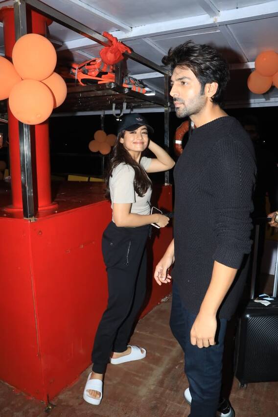 Kartik And Rashmika: शूट के बाद एक साथ स्पॉट हुए कार्तिक आर्यन और रश्मिका मंदाना, एक्ट्रेस ने दी क्यूट स्माइल