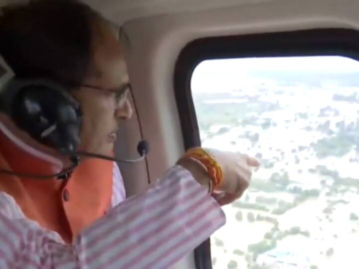 MP Chief Minister Shivraj Singh Chouhan conducted an aerial survey of flood affected areas in Vidisha Vidisha News: सीएम शिवराज सिंह चौहान ने बाढ़ प्रभावित इलाकों का लिया जायजा, विदिशा में किया हवाई सर्वेक्षण