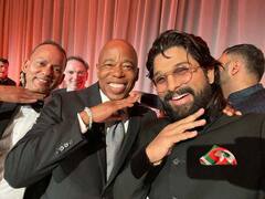 न्यूयॉर्क के मेयर पर चढ़ा पुष्पा स्टार अल्लू अर्जुन का फीवर, 'झुकेगा नहीं' स्टाइल में तस्वीरें आईं सामने