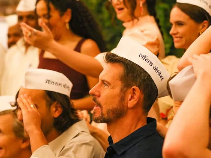 'द लॉर्ड ऑफ द रिंग्स' फिल्म जे. आर. आर. टॉल्किन की तीन किताबों पर बेस्ड है. 'द फेलोशिफ ऑफ द रिंग', 'द टू टावर्स' और 'द रिटर्न ऑफ द किंग'. कहानी है 20 शक्तिशाली अगूंठियों की. इस फिल्म को कई ऑस्कर अवॉर्ड्स भी मिले हैं.