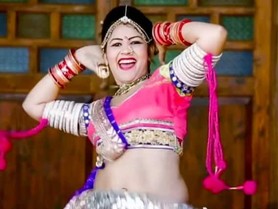 Gori Nagori Viral Video: गोरी नागोरी के डांस ने फिर मचाया सोशल मीडिया पर धमाल, जबरदस्त मूव्स के दीवाने हुए फैन्स Gori Nagori Viral Video: गोरी नागोरी के डांस ने फिर मचाया सोशल मीडिया पर धमाल, जबरदस्त मूव्स के दीवाने हुए फैन्स