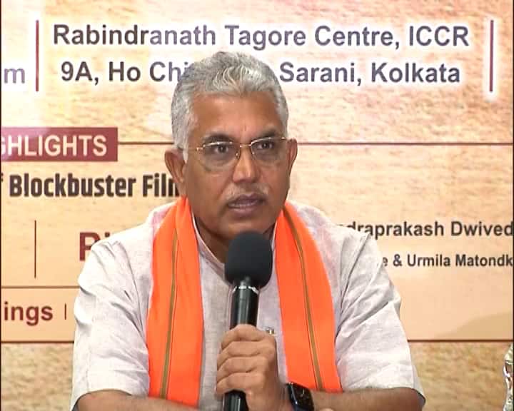 ৩০ সেপ্টেম্বর থেকে ১০ অক্টোবর পর্যন্ত সরকারি কর্মীদের জন্য পুজোর ছুটি ঘোষণা করেন মুখ্যমন্ত্রী। সেই সঙ্গে পুজো কমিটিগুলির অনুদান। মুখ্যমন্ত্রীর এই ঘোষণা মাত্রই সরব হন বিরোধীরা।