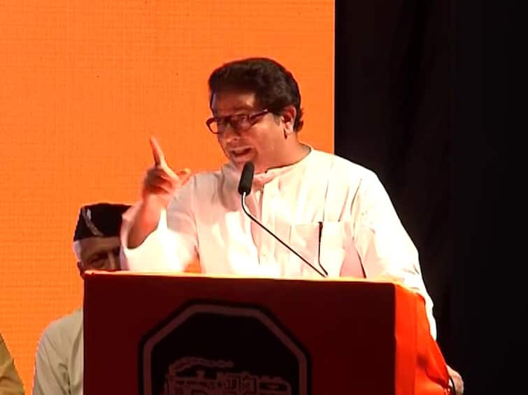 Raj Thackeray Speech Commenting on each other in the party on Facebook WhatsApp I will not keep him in the party even for a moment says Raj Thackeray Raj Thackeray Speech : एकमेकांची उणी दुणी सोशल मीडियावर काढायची असेल तर काढून बघा... : राज ठाकरे