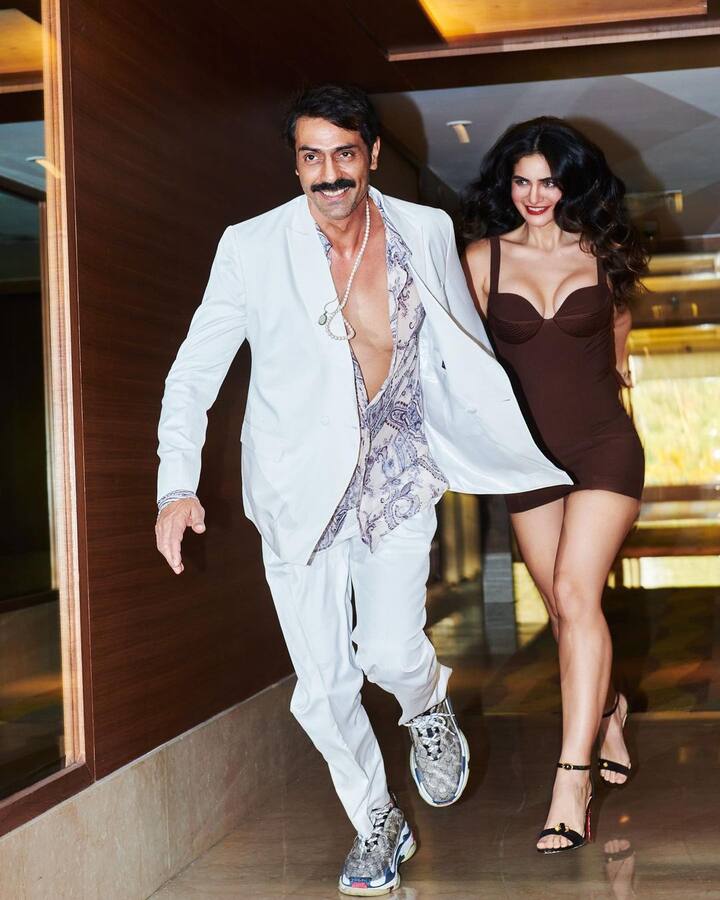 वो सोशल मीडिया पर काफी एक्टिव रहती हैं और हमेशा ही अपनी ग्लैमरस तस्वीरों के ज़रिए लाइमलाइट बटोरती रहती हैं.