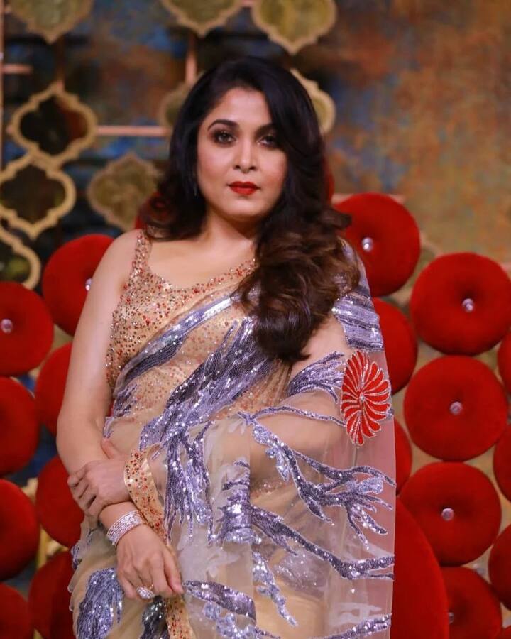 கூந்தலில் விழும் பூக்களை நீ மடியேந்த வேண்டும் !