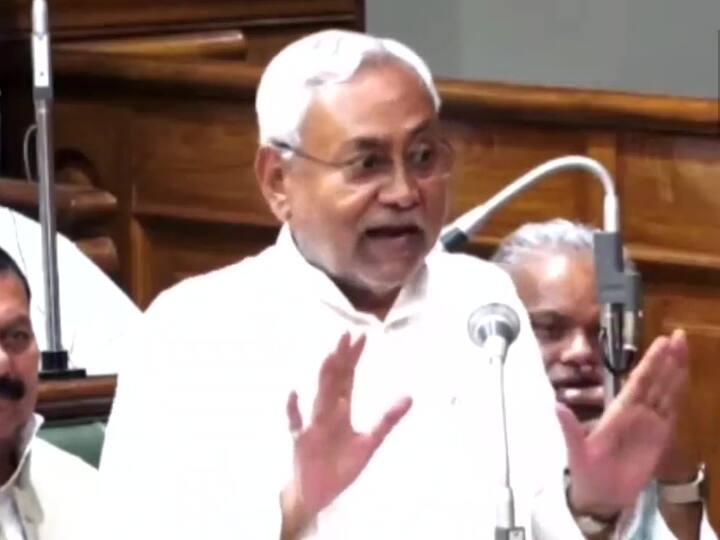 Nitish Kumar Slams BJP Narendra Modi saying not wanted to become CM in NDA Govt I was Pressurised Praises Advani Bajpayee Bihar Politics: आडवाणी-वाजपेयी की तारीफ, बगैर नाम लिए पीएम मोदी पर हमला, जानें क्या कुछ बोले सीएम नीतीश कुमार?