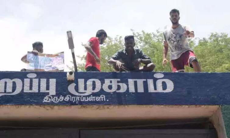 Continual protest by prisoners in refugee camp in Trichy creates excitement TNN திருச்சியில் அகதிகள் முகாமில் கைதிகள் தொடர் போராட்டத்தால் பரபரப்பு