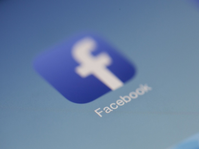 Facebook Accounts Hacked Or A Bug Users Report Their News Feed Getting Spammed With Celebrity